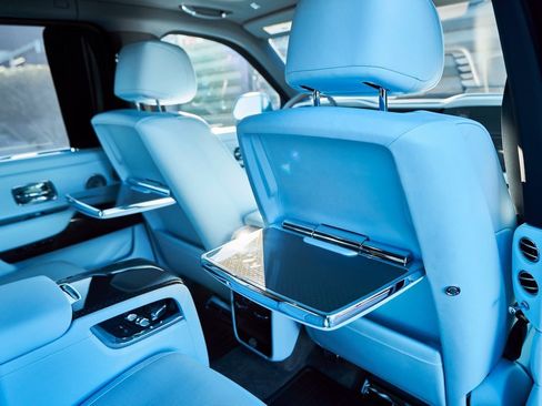 Used 2022 Rolls-Royce Cullinan Black Badge w/ Dark Exterior Package image 38