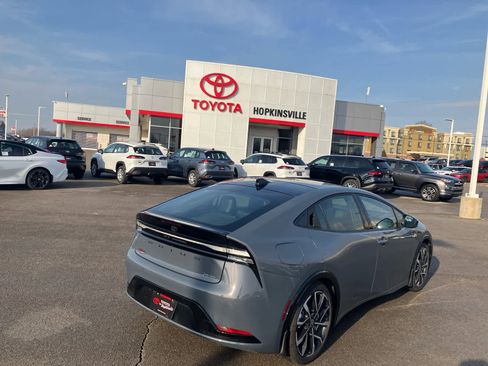 Used 2025 Toyota Prius Plug-In Hybrid w/ Limited Premium Package image 7