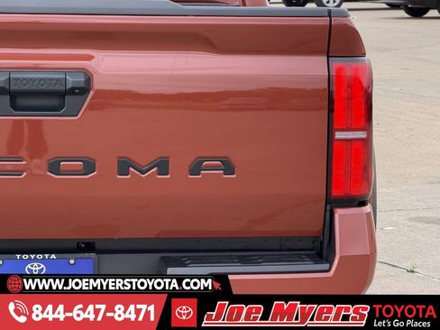 Certified 2025 Toyota Tacoma TRD Off-Road image 9