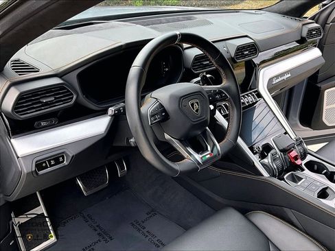 Used 2020 Lamborghini Urus AWD/4WD image 13