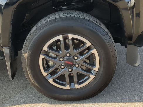 Used 2025 Toyota Tacoma TRD Sport w/ TRD Sport Upgrade Package AWD/4WD image 9