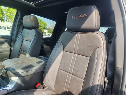 Used 2025 Chevrolet Silverado 1500 High Country w/ Technology Package image 23