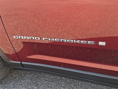 Used 2023 Jeep Grand Cherokee Limited image 31
