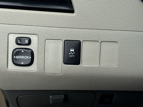 Used 2012 Toyota Sienna LE w/ Towing Pkg FWD image 16