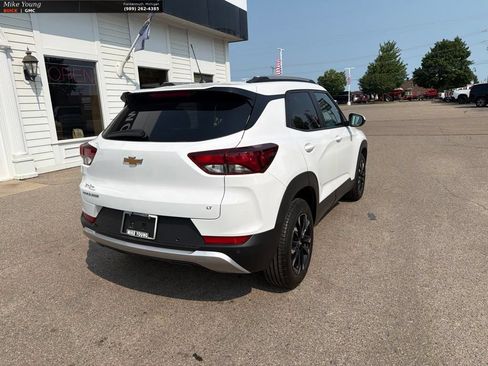 Used 2021 Chevrolet TrailBlazer LT w/ Premium Seating Package FWD image 5