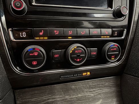 Used 2016 Volkswagen Passat 1.8T SEL Premium image 20