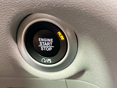 Used 2023 Chrysler Pacifica Touring-L image 24