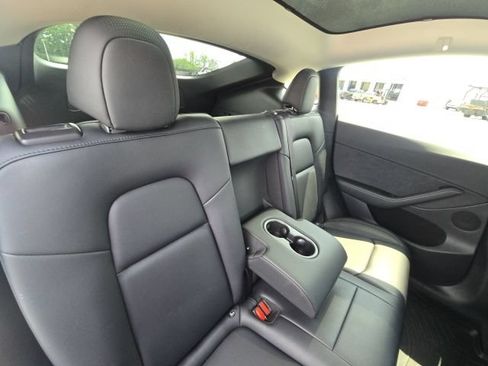 Used 2022 Tesla Model Y Performance AWD/4WD image 11