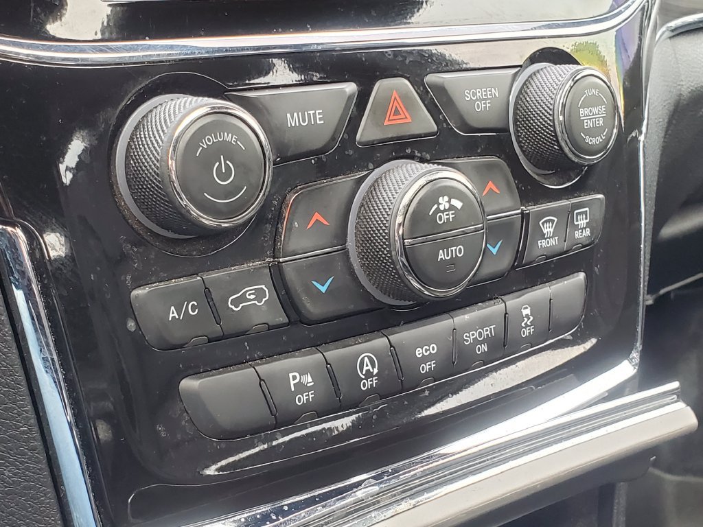 Used 2022 Jeep Grand Cherokee Limited AWD/4WD image 19