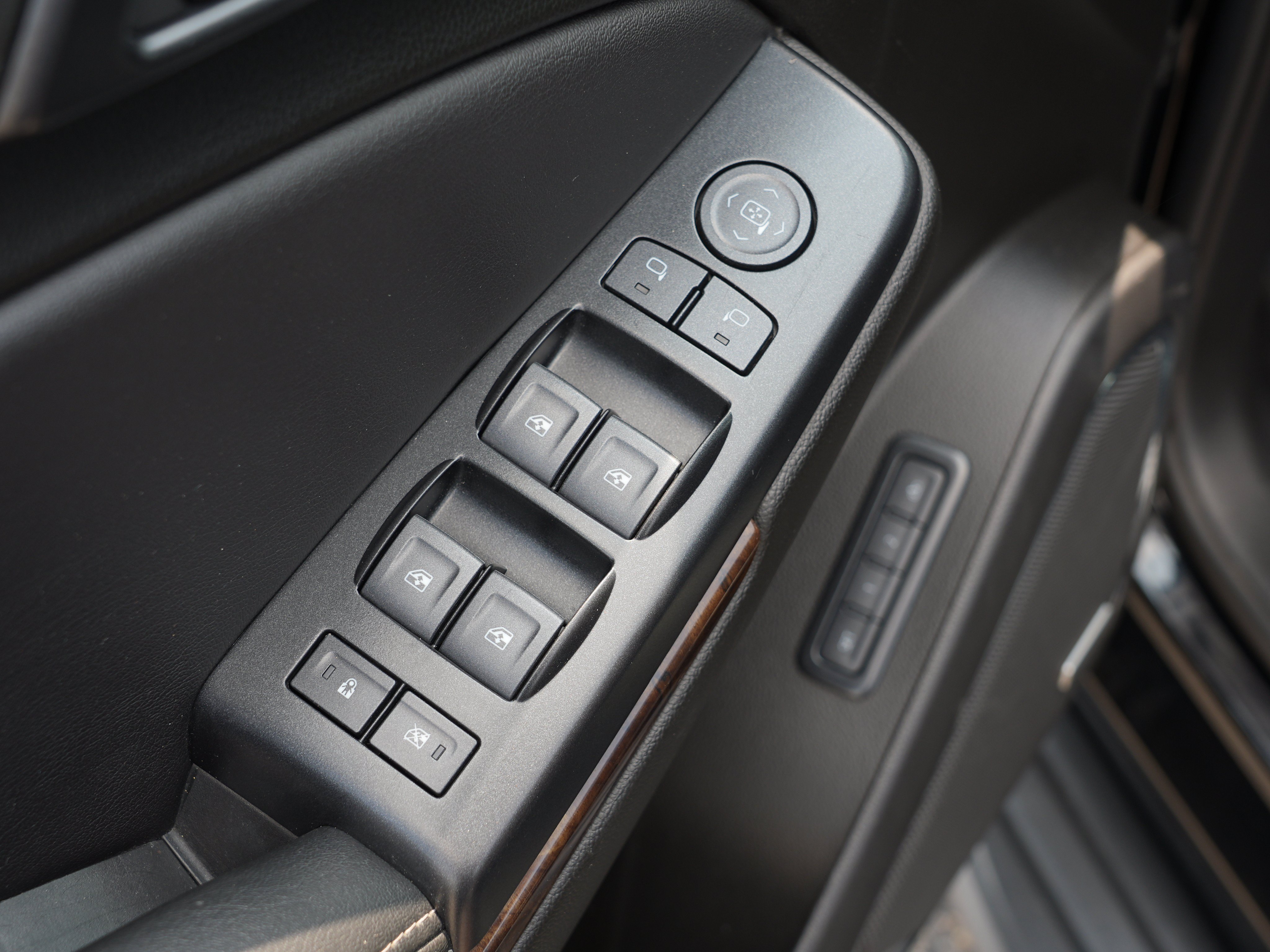 Used 2020 Chevrolet Tahoe LT AWD/4WD image 19