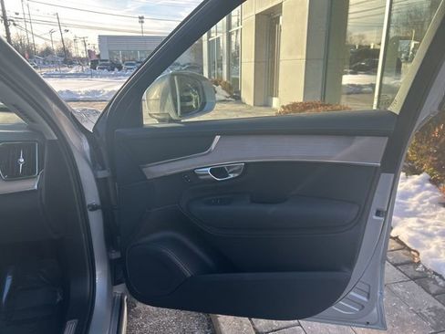 Used 2025 Volvo XC90 B6 Plus image 15