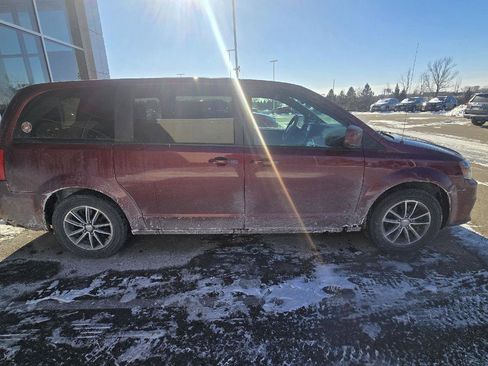 Used 2019 Dodge Grand Caravan SE image 19