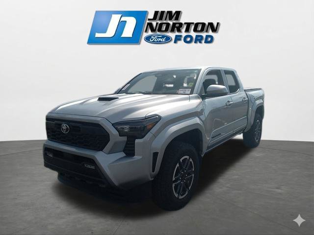 Used 2025 Toyota Tacoma TRD Sport AWD/4WD image 4