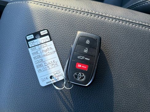 Used 2025 Toyota Land Cruiser image 32