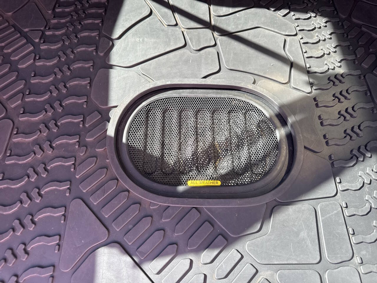 Used 2015 Jeep Wrangler Unlimited Rubicon w/ Connectivity Group AWD/4WD image 11