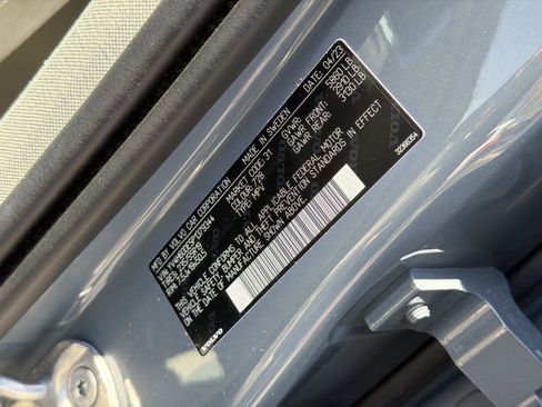 Certified 2023 Volvo XC60 T8 Plus AWD/4WD image 29