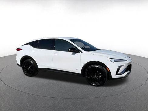 Used 2025 Buick Envista Sport Touring image 2