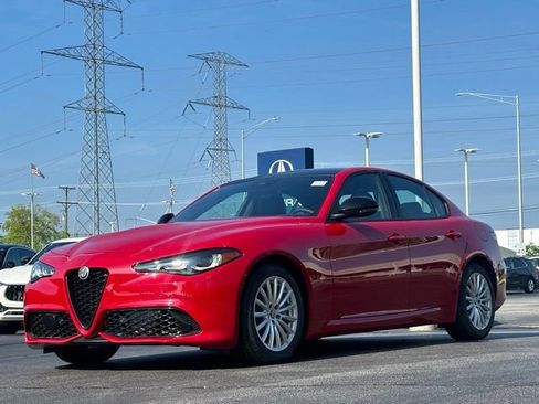 Used 2024 Alfa Romeo Giulia Sprint RWD image 3