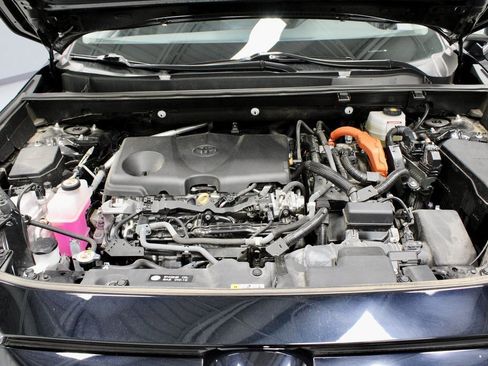 Used 2022 Toyota RAV4 LE image 17