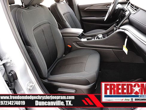 New 2025 Jeep Grand Cherokee Laredo X image 15