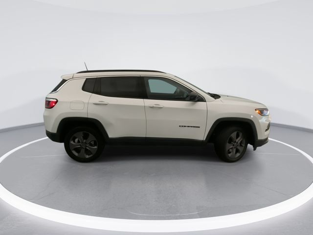Used 2022 Jeep Compass Latitude AWD/4WD image 5