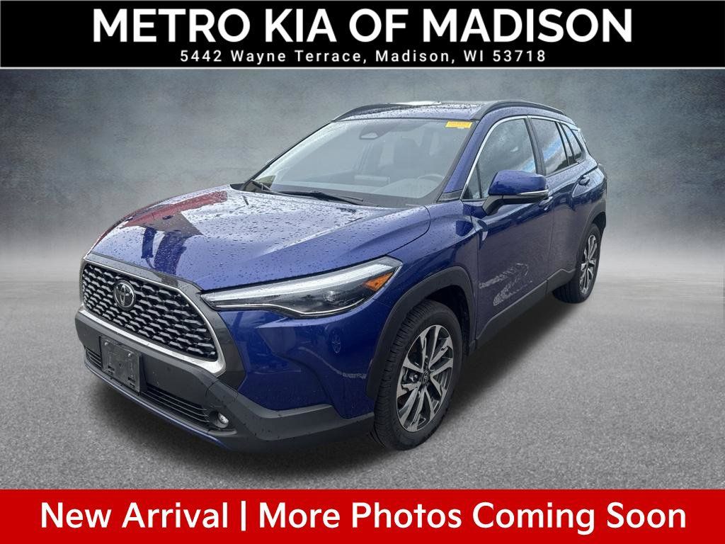Used 2023 Toyota Corolla Cross XLE w/ Convenience Package AWD/4WD image 1
