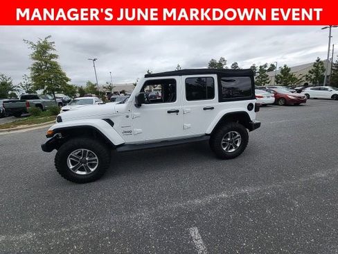Used 2018 Jeep Wrangler Unlimited Sahara AWD/4WD image 8
