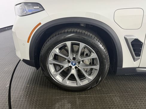 Certified 2025 BMW X5 xDrive50e w/ Premium Package AWD/4WD image 7