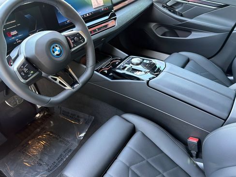 Used 2026 BMW i5 eDrive40 w/ M Sport Package AWD/4WD image 11