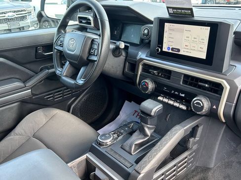 Used 2025 Toyota Tacoma SR5 AWD/4WD image 17