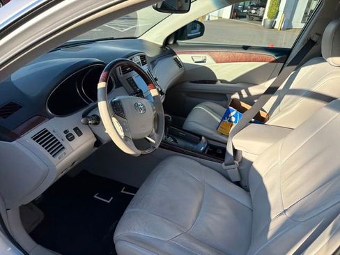 Used 2011 Toyota Avalon Limited FWD image 4