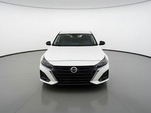 Used 2025 Nissan Altima 2.5 SV image 2