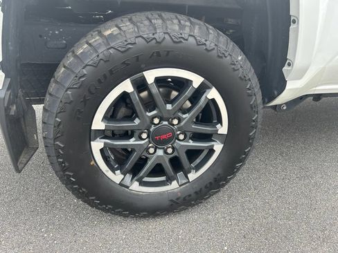 Used 2024 Toyota Tacoma TRD Sport w/ TRD Sport Upgrade Package AWD/4WD image 4