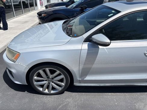 Used 2012 Volkswagen Jetta GLI FWD image 3