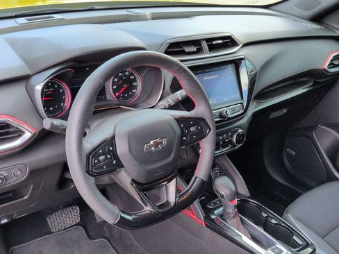 Used 2023 Chevrolet TrailBlazer RS w/ Sun and Liftgate Package FWD image 11