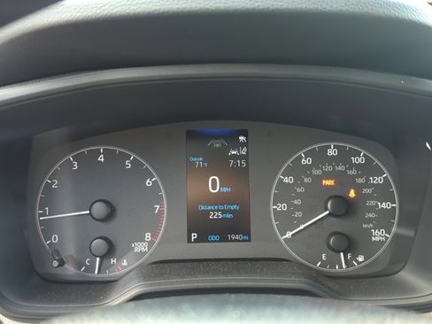 Used 2025 Toyota Corolla Cross L image 15