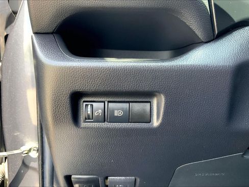 Used 2020 Toyota RAV4 LE FWD image 33