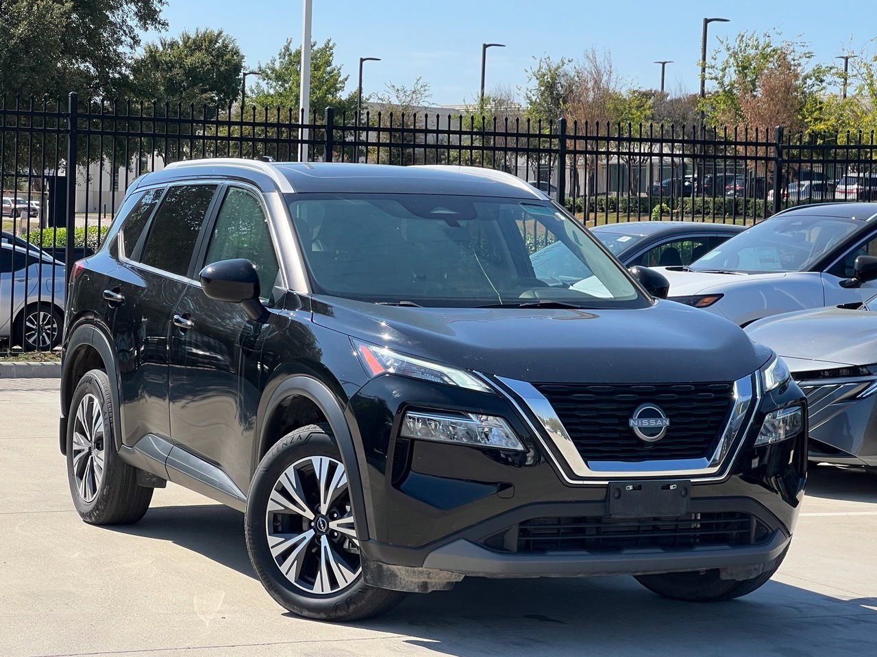 Used 2023 Nissan Rogue SV w/ SV Premium B Package FWD image 1