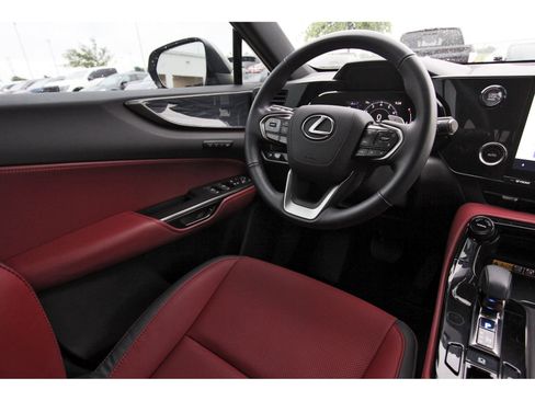 Used 2025 Lexus NX 250 FWD w/ Towing Package (2000 Lbs) image 11
