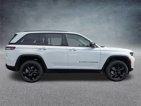 New 2025 Jeep Grand Cherokee Limited w/ Black Appearance Package image 3