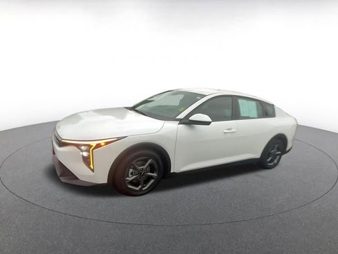 Used 2025 Kia K4 LXS image 8