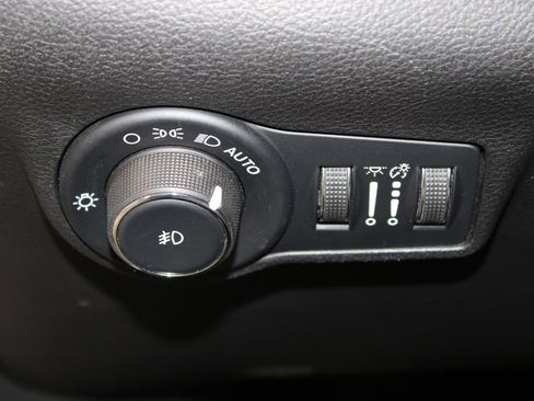 Used 2025 Jeep Compass Trailhawk image 19