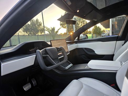 Used 2021 Tesla Model S Plaid image 5