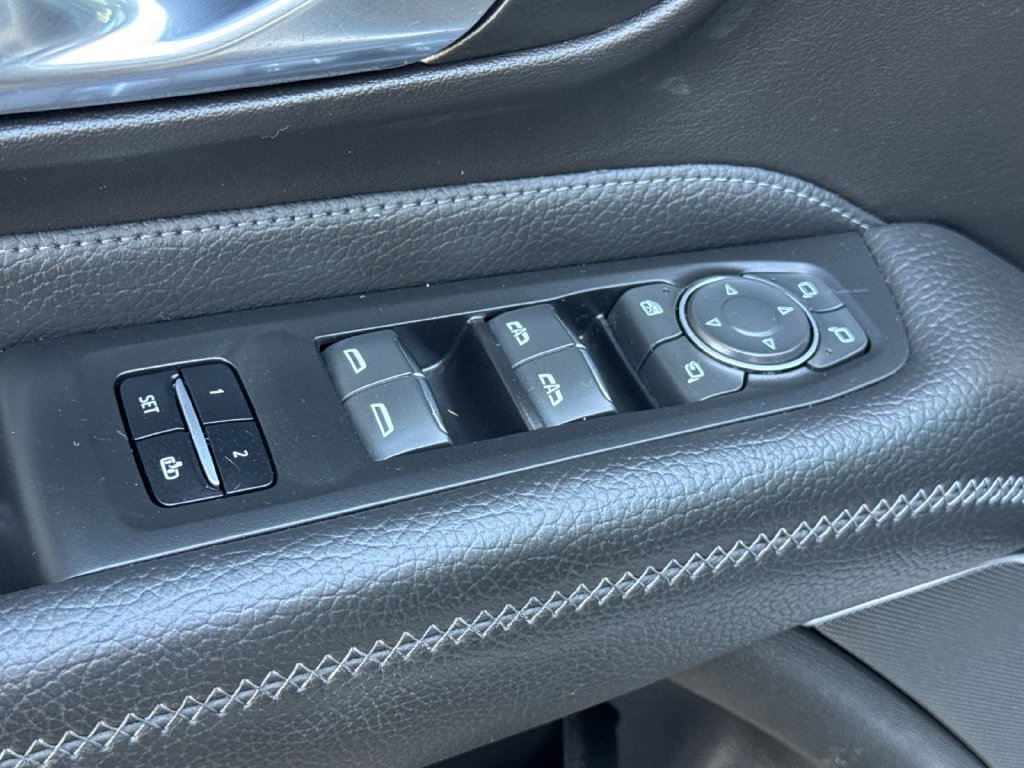 Used 2022 GMC Yukon Denali RWD image 11