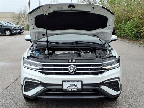 Used 2024 Volkswagen Tiguan SE image 33