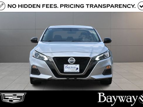 Used 2019 Nissan Altima 2.5 SR w/ SR Premium Package FWD image 2