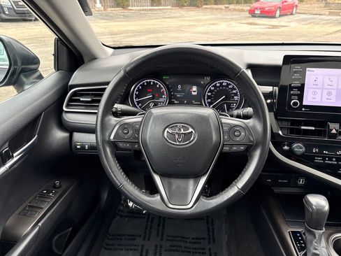 Used 2023 Toyota Camry SE w/ Convenience Package image 14