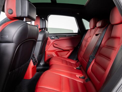 Used 2016 Porsche Macan Turbo image 18