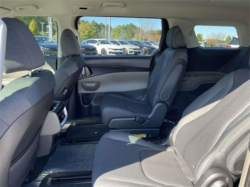 New 2026 Kia Carnival LX image 21