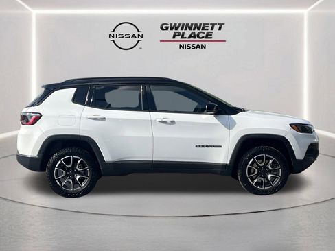 Used 2025 Jeep Compass Trailhawk AWD/4WD image 23